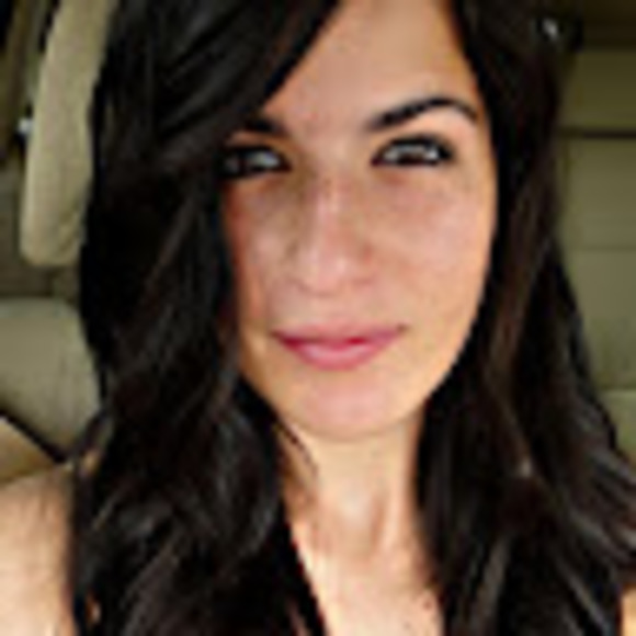 Profile Picture of Janell Azaret (@janellazaret) on Poshmark