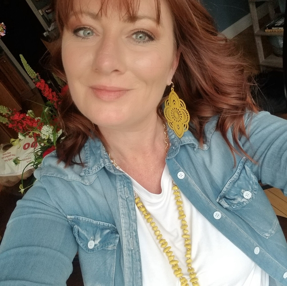 Profile Picture of Stacey Martin haley (@slh_photo_mom) on Poshmark