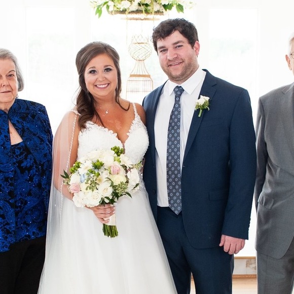 Profile Picture of Sara Haguewood (@sarascott317) on Poshmark