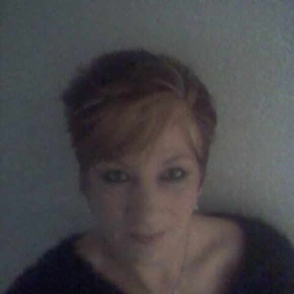 Profile Picture of Robin Evenson tucker (@impebbles) on Poshmark