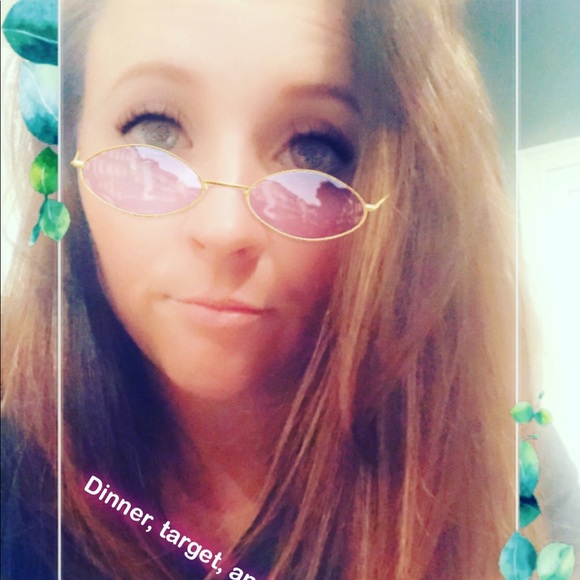 Profile Picture of Jillian Odom (@jh026885) on Poshmark