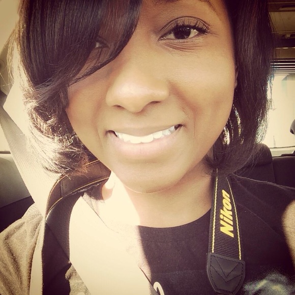 Profile Picture of Danielle Straughan (@daniie23) on Poshmark