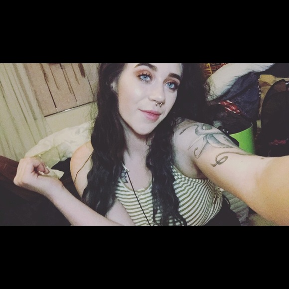 Profile Picture of Haley Garthwaite (@haleythehippie) on Poshmark