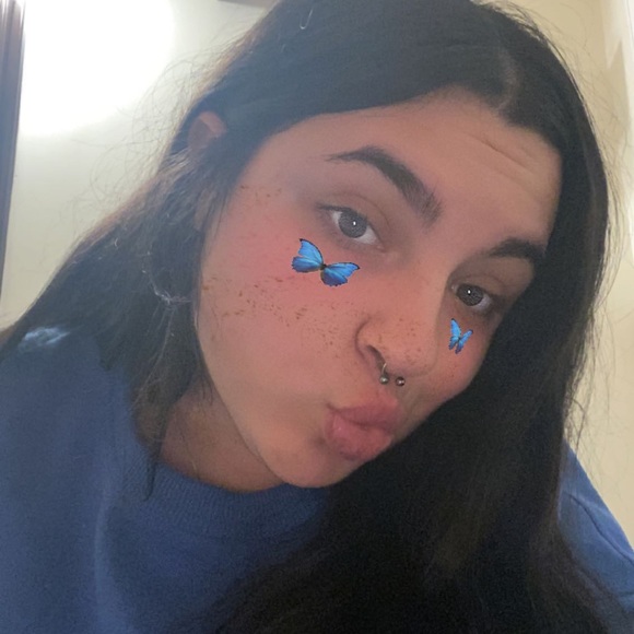 Profile Picture of Kaitlin Bugger (@kaitlin_242) on Poshmark