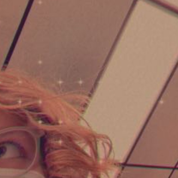 Grace Deshone - Poshmark Profile Picture of Grace Deshone (@deshoneg2006) on Poshmark