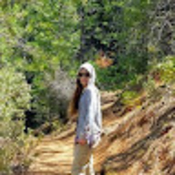 Profile Picture of Kerry Stedman (@stedmangirl) on Poshmark