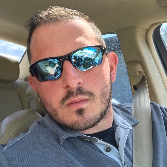 Profile Picture of Peter Teifer (@pteif13) on Poshmark