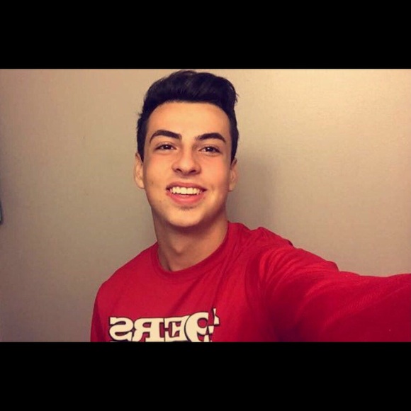 Profile Picture of Mario Bermudez (@mariiobermudez) on Poshmark
