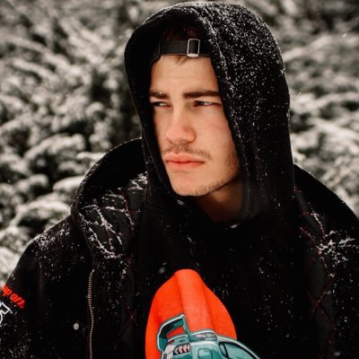 Profile Picture of Michael Gray (@_mcgray117) on Twitter