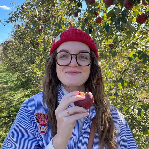 Profile Picture of Julianna Coughlin (@jcc28) on Poshmark