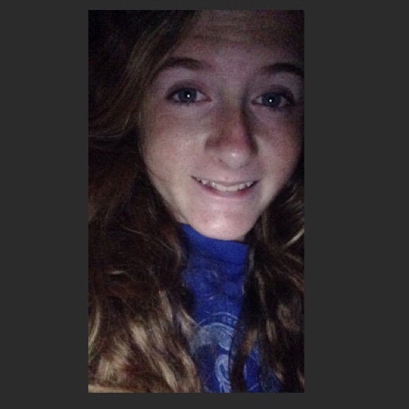 Profile Picture of Meredith Hewett (@sparkysahn123) on Poshmark