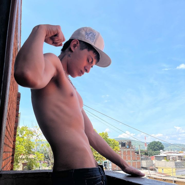 Profile Picture of maxlarraa (@maxlarraa) on Tiktok