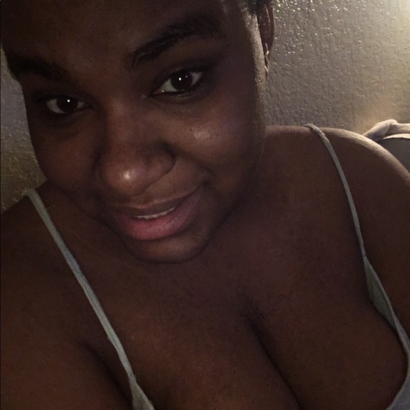 Profile Picture of Cachet Reedy (@cachetr) on Poshmark