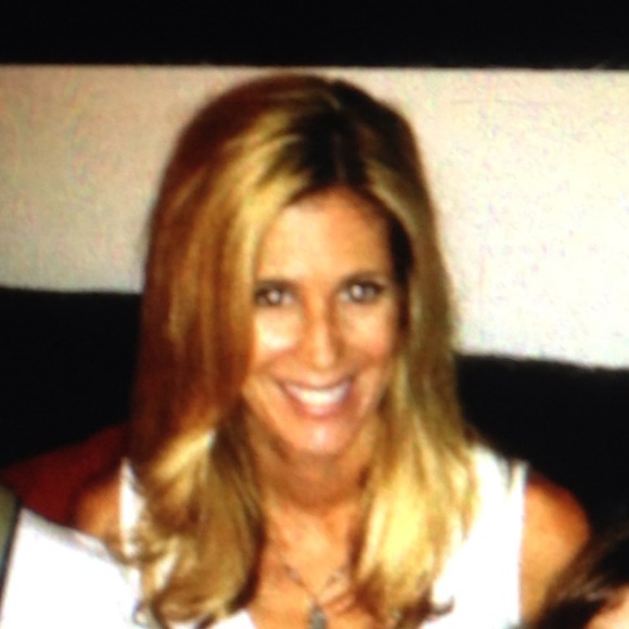 Profile Picture of Christy Zeegen (@czeegen) on Poshmark