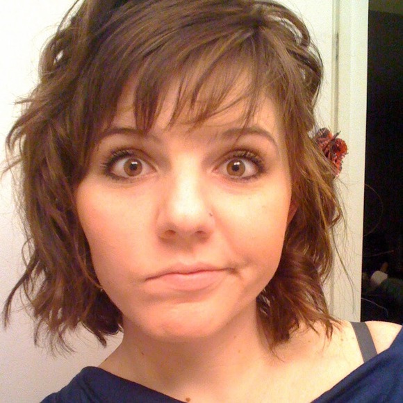 Profile Picture of Karlene Carlson (@karllynn) on Poshmark