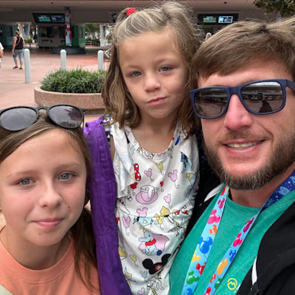 Profile Picture of Adam Saul (@asaul24) on Poshmark