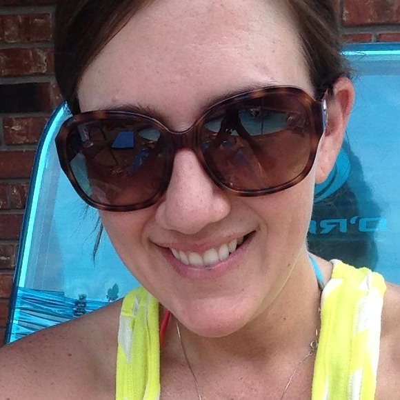 Profile Picture of Michel Duvall (@smichelf) on Poshmark