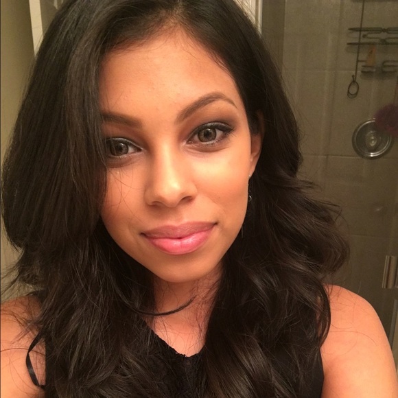 Profile Picture of Genesis Alban (@genesis_ea) on Poshmark