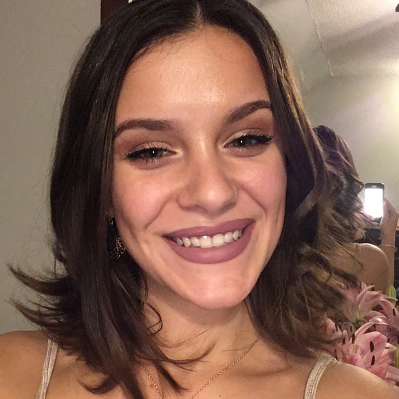 Profile Picture of Dena Lierow (@ddlierow) on Poshmark