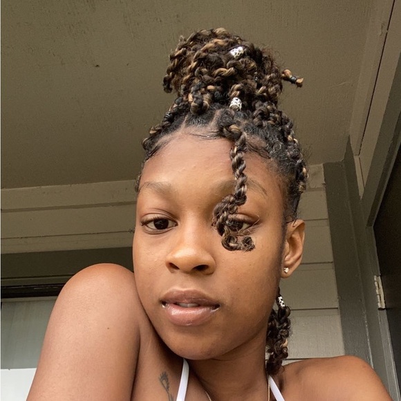 Profile Picture of Cora Strigler (@corastrigler) on Poshmark