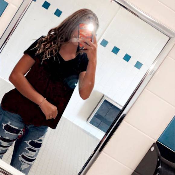 Profile Picture of Kylee Beamer (@kyleebeamer) on Poshmark