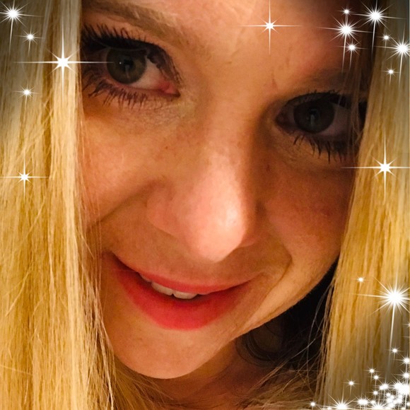 Profile Picture of Amber Travis (@ambertravis751) on Poshmark