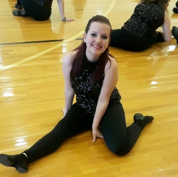 Profile Picture of Tiny Dancer (@lvtinydancer) on Poshmark