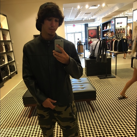 Profile Picture of Josh Kostyak (@josh_kostyak) on Poshmark
