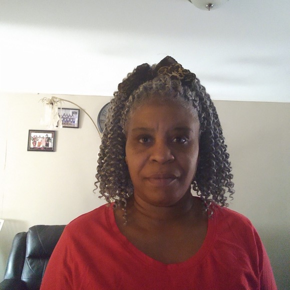 Profile Picture of Carol Rector (@carolwall34) on Poshmark