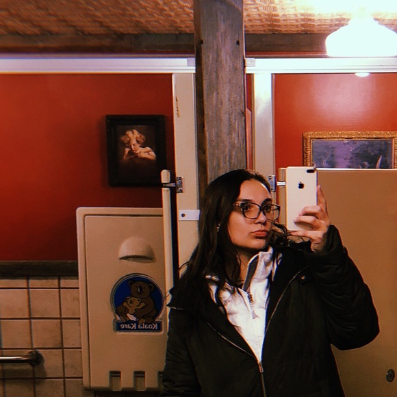 Profile Picture of Ally Mcnaughton (@allymcn) on Poshmark
