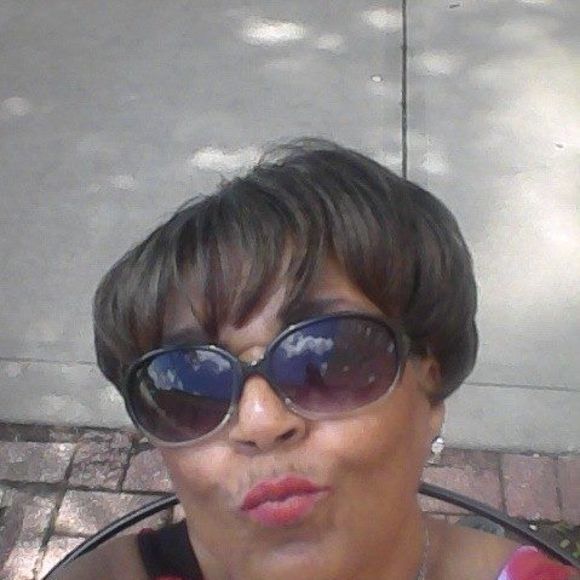 Profile Picture of Andrea Ogletree (@andreaogletree) on Poshmark