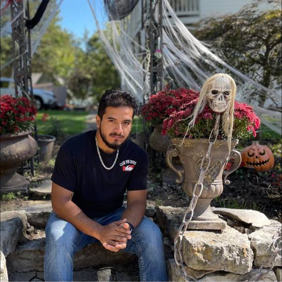 Profile Picture of Erick Ochoa (@noeliochoa) on Poshmark