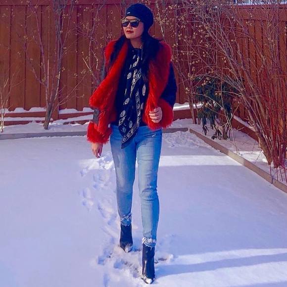 Profile Picture of Hue Nguyen (@anguyen2407) on Poshmark