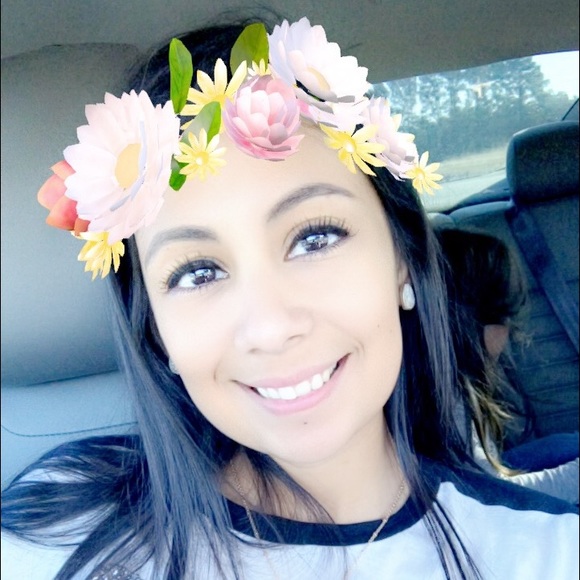 Profile Picture of Crystal Ozuna (@cozuna0205) on Poshmark