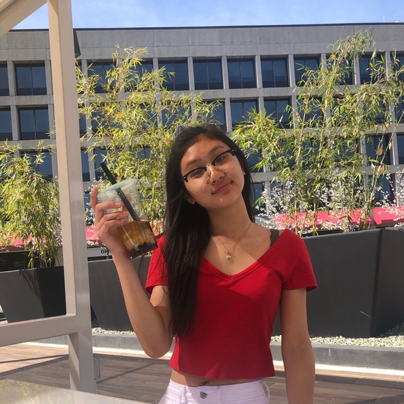 Profile Picture of Krystal Chung (@krystalchung) on Poshmark