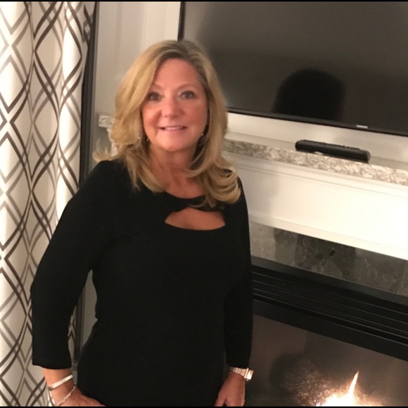Profile Picture of Paula Bayline (@paulab03) on Poshmark