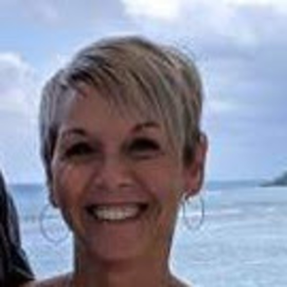 Profile Picture of Kim Erbes (@kerbes66) on Poshmark