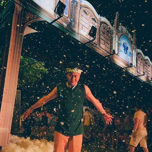 Profile Picture of Suu Monez (@sufa) on Poshmark