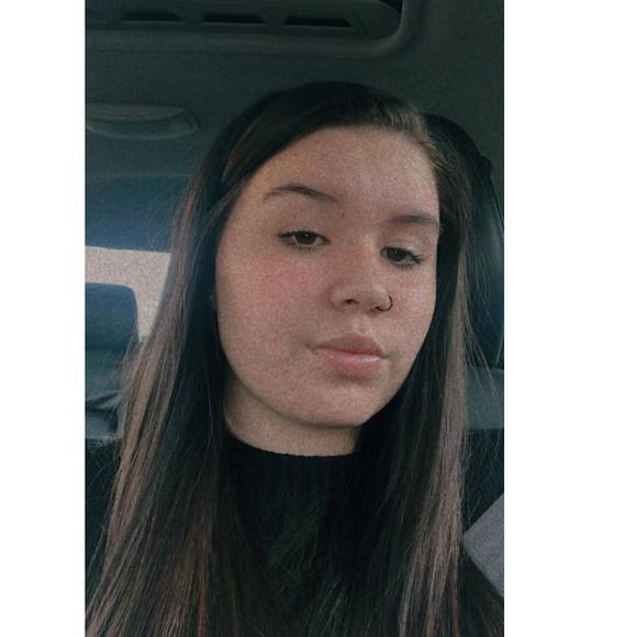 Profile Picture of Shayla Breisacher (@s_breisacher) on Poshmark