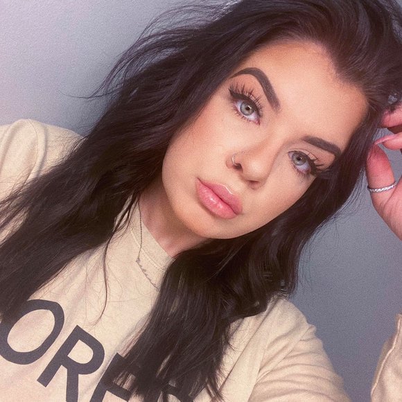 Profile Picture of Delaney Mitchell (@delaymitchell) on Poshmark