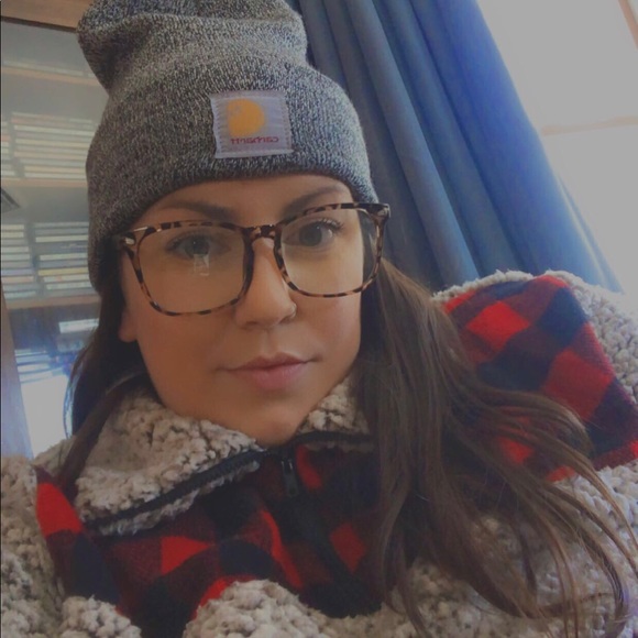 Sophia Vasilakis - Poshmark Profile Picture of Sophia Vasilakis (@svasilakis) on Poshmark