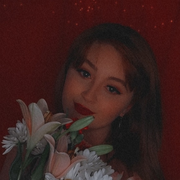 Profile Picture of Lily Wagner (@lilywagner775) on Poshmark