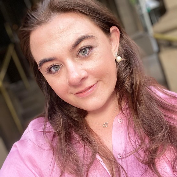 Profile Picture of Bianca Hollands (@beehollands) on Poshmark