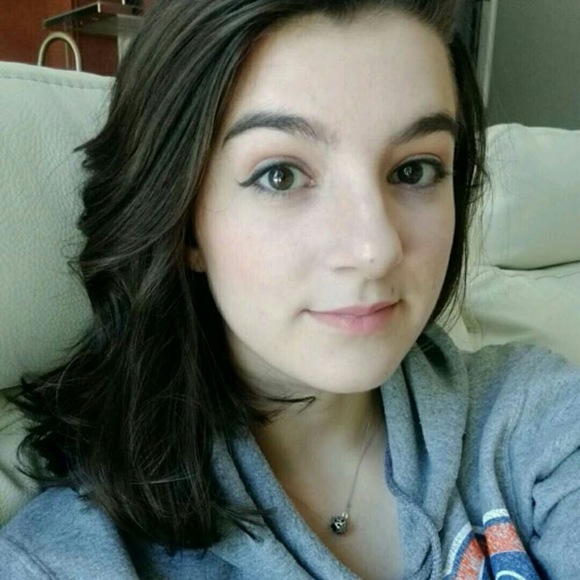 Profile Picture of Alex Mesa (@amesa2016) on Poshmark