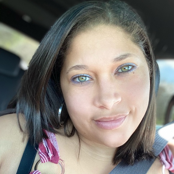 Profile Picture of Jessica Matchett (@greeneyedlum) on Poshmark