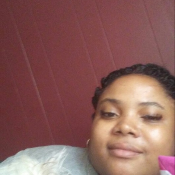Profile Picture of Yolanda Mccray (@yolandamccray8) on Poshmark