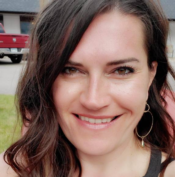 Profile Picture of Jessica Glenn (@jessglenn) on Poshmark