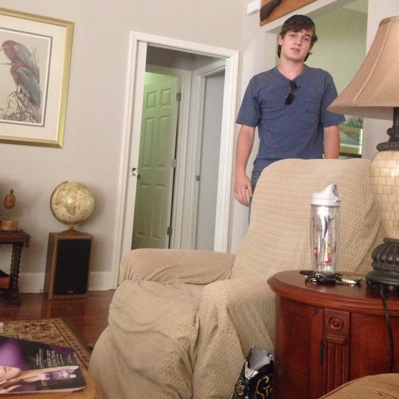 Profile Picture of Leah Eggeman (@leahhh0617) on Poshmark