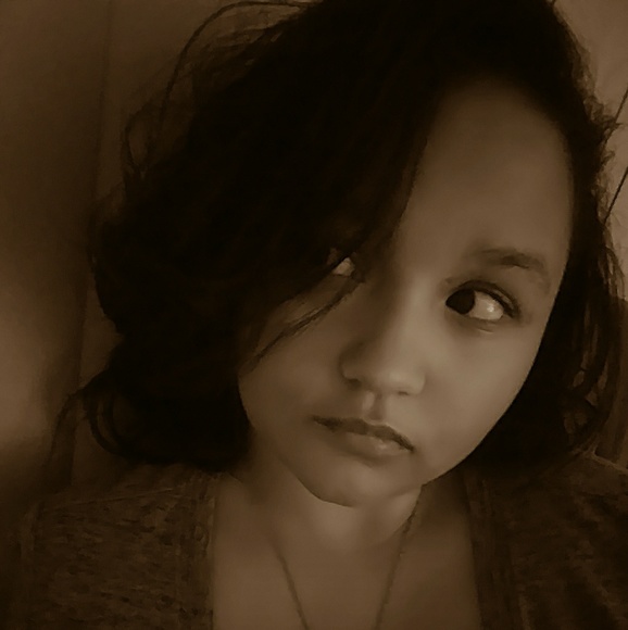 Profile Picture of Shian Cuttitta (@shiancuttitta) on Poshmark