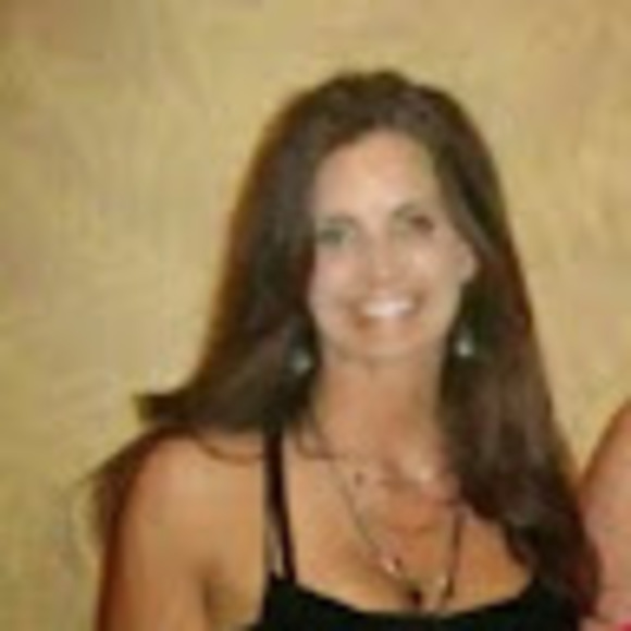 Profile Picture of Bobbe Horne (@bobbehorne) on Poshmark